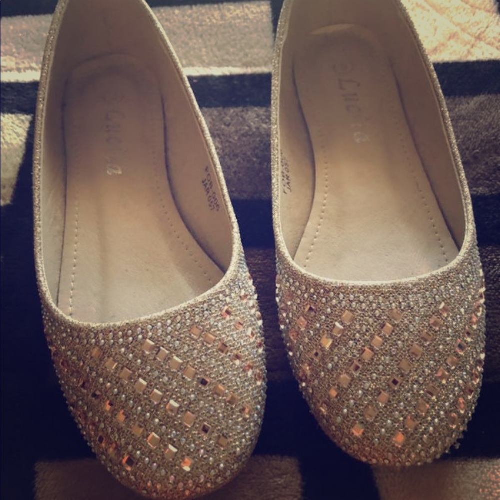 Tan flats